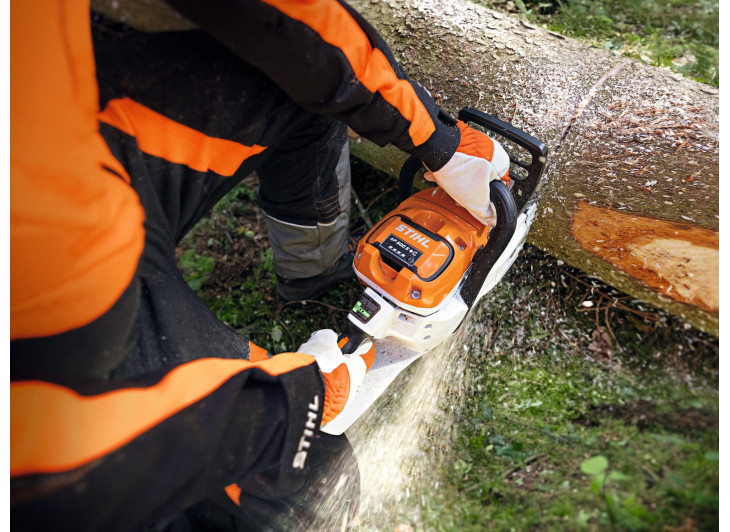 Акумуляторна пилка STIHL MSA 300 C (без АКБ та З/П) Акумуляторна пилка STIHL MSA 300 C (без АКБ та З/П)